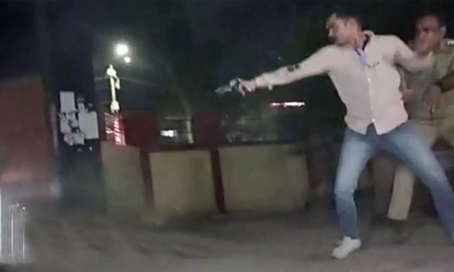 BJP supporter offers free legal aid to Atiqs killers