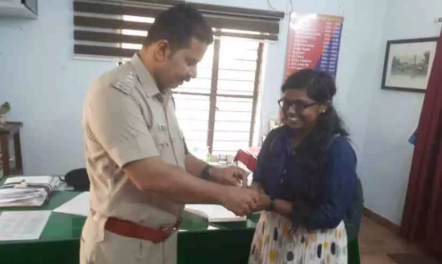 കളഞ്ഞുകിട്ടി‍യ ഒരു പവന്‍റെ ബ്രേസ്‌ലെറ്റ് ഉടമക്ക് തിരികെ നൽകി വിദ്യാർഥികൾ