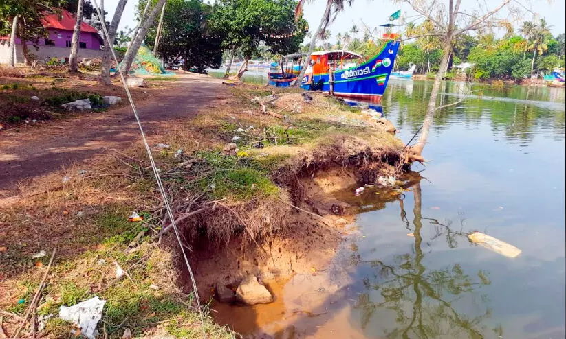 വാമനപുരം നദീതീരം ഇടിയുന്നു; തീരവാസികൾ ആശങ്കയിൽ