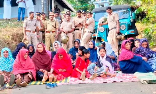 ടാർ മിക്സിങ് പ്ലാന്റ് പ്രവർത്തിപ്പിക്കാൻ നീക്കം പ്രതിഷേധവുമായി നാട്ടുകാർ