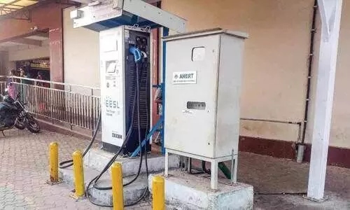 ഇ​ല​ക്ട്രി​ക് ചാ​ർ​ജി​ങ് സ്റ്റേ​ഷ​ൻ