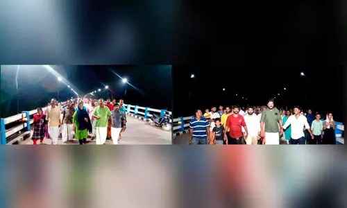 പ്ര​കാ​ശ​പൂ​രി​ത​മാ​യി പൂവത്തും​ക​ട​വ് പാ​ലം; ഉ​ദ്ഘാ​ട​നം അ​ക്ക​രെയിക്കരെ