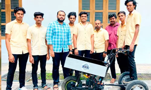 നൂതന ഇലക്ട്രിക് ട്രോളിയുമായി വിദ്യാർഥികൾ