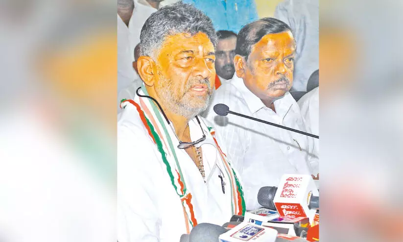 ഡി.കെ. സുരേഷ് പിൻവലിക്കും; ഡി.കെ. ശിവകുമാറിന്റെ പത്രിക സ്വീകരിച്ചു ഡി.കെ. സുരേഷ് പിൻവലിക്കും; ഡി.കെ. ശിവകുമാറിന്റെ പത്രിക സ്വീകരിച്ചു