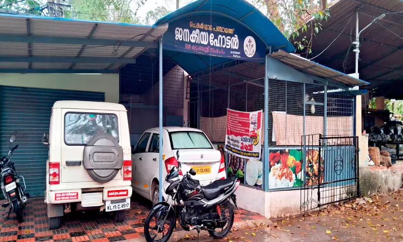 അന്നമൂട്ടുന്ന പെണ്കരങ്ങള്ക്ക് കൂലിയില്ല അന്നമൂട്ടുന്ന പെണ്കരങ്ങള്ക്ക് കൂലിയില്ല