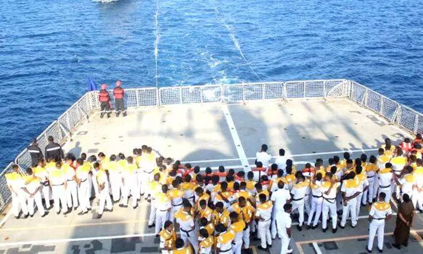 നാവിക എൻ.സി.സി കേഡറ്റുകളുടെ ജല സാഹസിക യാത്ര