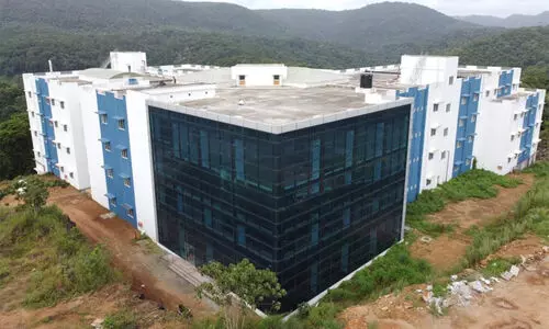 കോന്നി മെഡിക്കല് കോളജ്: അക്കാഡമിക് ബ്ലോക്കിന്റെ ഉദ്ഘാടനം മുഖ്യമന്ത്രി നിര്വഹിക്കും കോന്നി മെഡിക്കല് കോളജ്: അക്കാഡമിക് ബ്ലോക്കിന്റെ ഉദ്ഘാടനം മുഖ്യമന്ത്രി നിര്വഹിക്കും