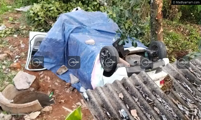 വയനാട്ടിൽ കാർ നിയന്ത്രണംവിട്ട് മറിഞ്ഞ് മൂന്നു പേർ മരിച്ചു VIDEO