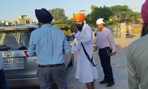 അമൃത്പാൽ സിങ് കീഴടങ്ങി; അസമിലേക്ക് കൊണ്ടു പോകും