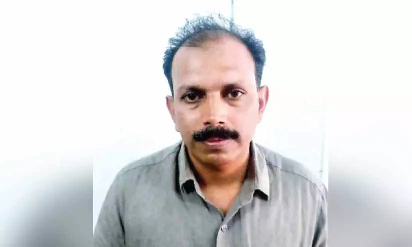 ഭൂമിയുടെ വ്യാജ പ്രമാണം പണയംെവച്ച് ഒരുകോടി രൂപ തട്ടിയ ആൾ അറസ്റ്റിൽ ഭൂമിയുടെ വ്യാജ പ്രമാണം പണയംെവച്ച് ഒരുകോടി രൂപ തട്ടിയ ആൾ അറസ്റ്റിൽ