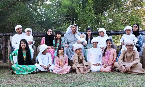 പേ​ര​ക്കു​ട്ടി​ക​ൾ​ക്കൊ​പ്പം പെ​രു​ന്നാ​ൾ​ ആഘോ​ഷി​ച്ച്​ ഭ​ര​ണാ​ധി​കാ​രി​ക​ൾ