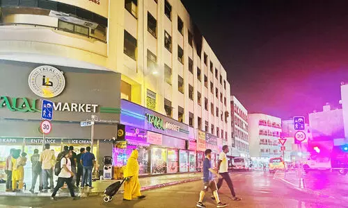 ദേ​ര തീ​പി​ടി​ത്തം; വ്യാ​പാ​ര​സ്ഥാ​പ​ന​ങ്ങ​ൾ തു​റ​ന്നു, താ​മ​സ​ക്കാ​ർ പു​റ​ത്തു​ത​ന്നെ