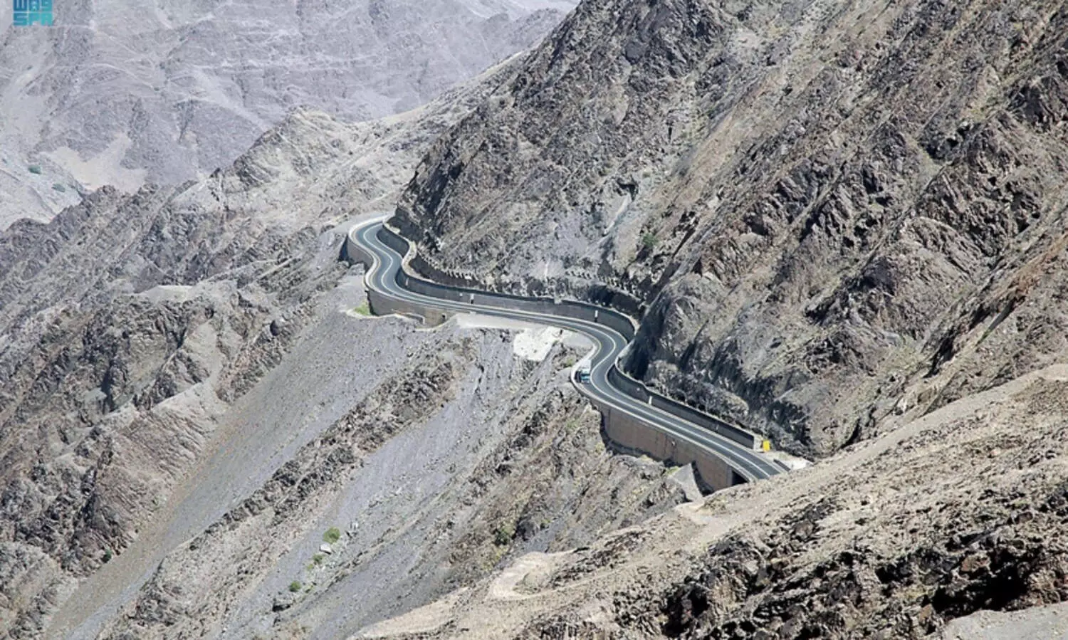 അബഹയിൽ ബസ്സപകടമുണ്ടായ ശിആർ ചുരം നാളെ മുതൽ അടക്കും