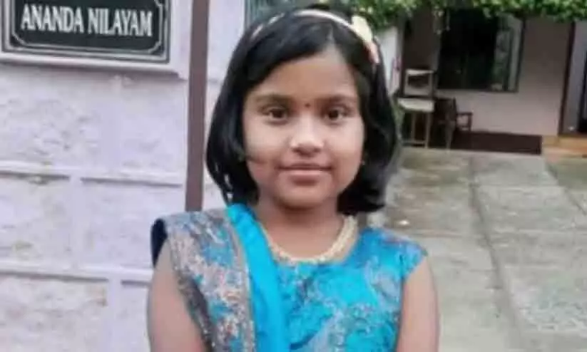 തൃശൂരിൽ മൊബൈൽ ഫോൺ പൊട്ടിത്തെറിച്ച് എട്ടു വയസുകാരി മരിച്ചു