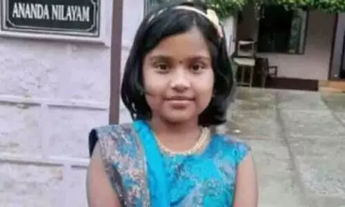 തൃശൂരിൽ മൊബൈൽ ഫോൺ പൊട്ടിത്തെറിച്ച് എട്ടു വയസുകാരി മരിച്ചു