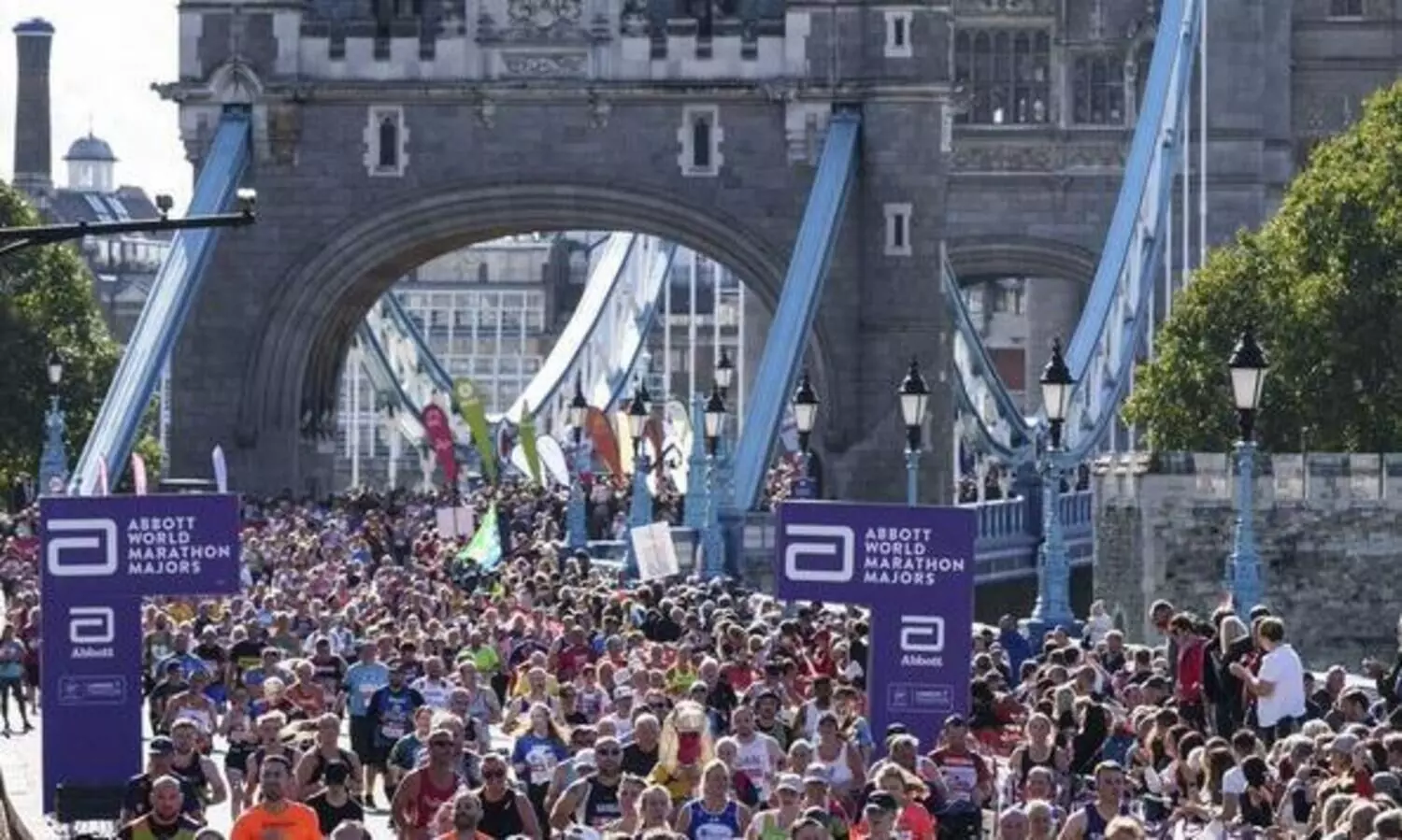 ലണ്ടൻ മാരത്തൺ പൂർത്തിയാക്കി മടങ്ങുന്നതിനിടെ മത്സരാർഥി മരിച്ചു