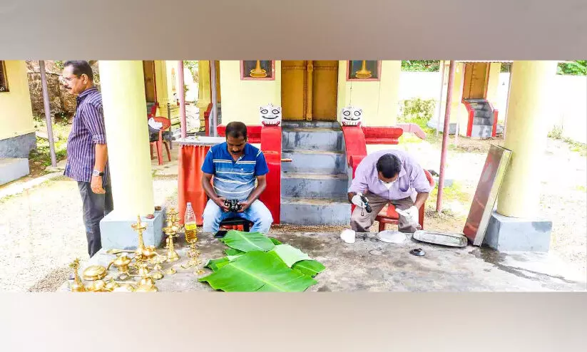 ശ്രീകോവിൽ തുറന്ന്​ സ്വർണമാലയും ലോക്കറ്റും കവർന്നു