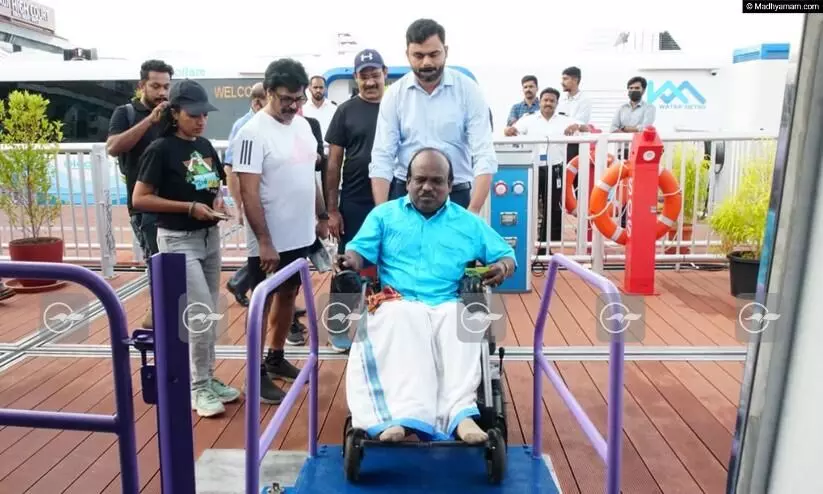 സർവിസ് തുടങ്ങി; ജലമെട്രോ ഏറ്റെടുത്ത് കൊച്ചി സർവിസ് തുടങ്ങി; ജലമെട്രോ ഏറ്റെടുത്ത് കൊച്ചി