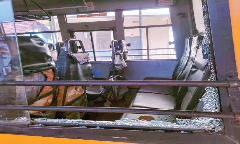 ബി.​പി. അ​ങ്ങാ​ടി ഗേ​ൾ​സ് സ്കൂ​ളി​ൽ സാ​മൂ​ഹി​ക വി​രു​ദ്ധ​രു​ടെ അ​ഴി​ഞ്ഞാ​ട്ടം