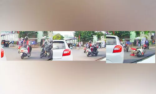 സൂപ്പർ ബൈക്കിലെത്തിയ യുവാവ് ഇരുചക്രവാഹന യാത്രികയെ ഇടിച്ചുതെറിപ്പിച്ചു