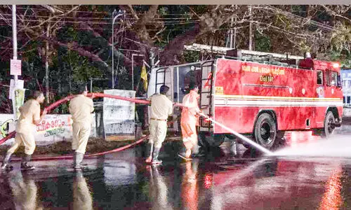 റോഡിൽ ഓയിൽ വീണ് അപകടം റോഡിൽ ഓയിൽ വീണ് അപകടം