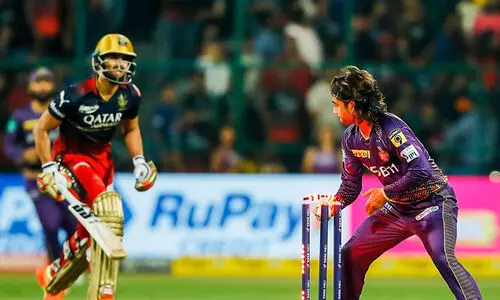 കോഹ്‍ലിയുടെ കൂറ്റനടി പാഴായി; ബാംഗ്ലൂരിനെ തകർത്ത് പ്ലേഓഫ് പ്രതീക്ഷ നിലനിർത്തി കെ.കെ.ആർ