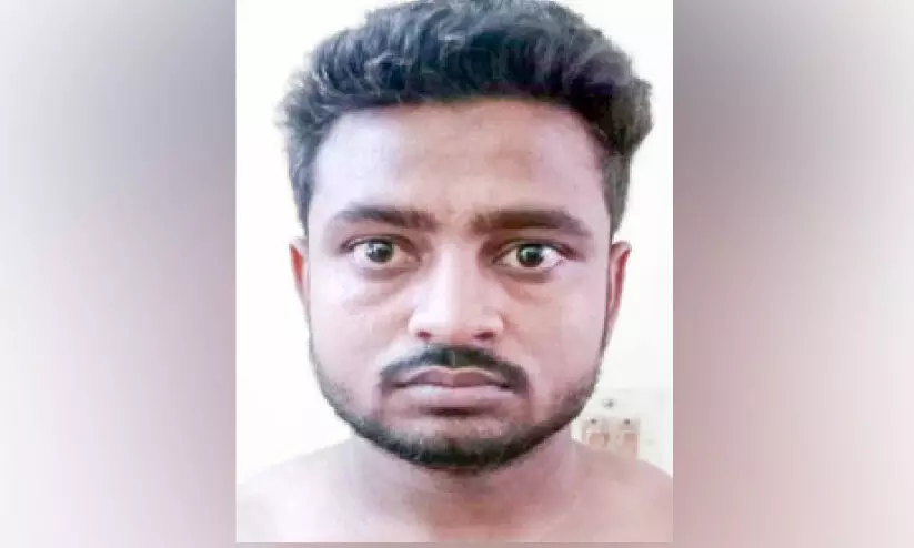 മാർക്കറ്റ് കേന്ദ്രീകരിച്ച് കഞ്ചാവ് കച്ചവടം, ബംഗാൾ സ്വദേശി പിടിയിൽ മാർക്കറ്റ് കേന്ദ്രീകരിച്ച് കഞ്ചാവ് കച്ചവടം, ബംഗാൾ സ്വദേശി പിടിയിൽ