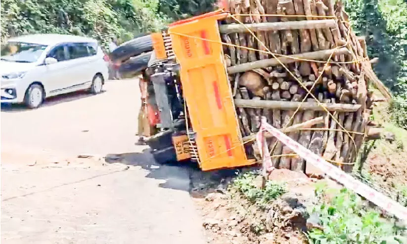 തകർന്ന കലുങ്ക് പുനർനിർമിച്ചില്ല; അപകടം പെരുകുന്നു