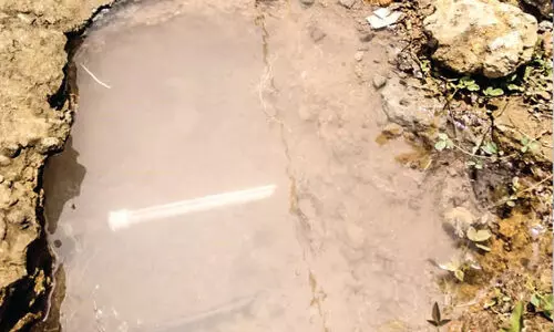 കടുത്ത വേനലിലും പൈപ്പ് പൊട്ടി ജലചോർച്ച