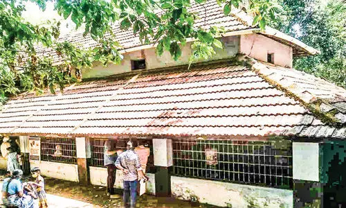 കോട്ടായി സർക്കാർ ആശുപത്രി തകർച്ചയുടെ വക്കിൽ കാ​റ്റ​ടി​ച്ചാ​ൽ