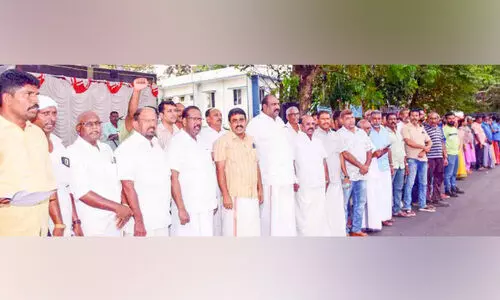 ഹാർബർ സംരക്ഷണം ആവശ്യപ്പെട്ട് മനുഷ്യച്ചങ്ങല