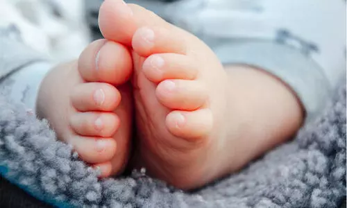 നവജാത ശിശുവിനെ വിറ്റ സംഭവത്തിൽ പൊലീസ് കേസെടുത്തു, കുട്ടിയെ വാങ്ങിയ സ്ത്രീയും പ്രതി