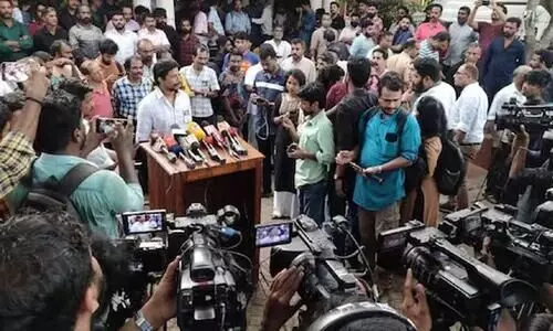 notable gesture from media peoples