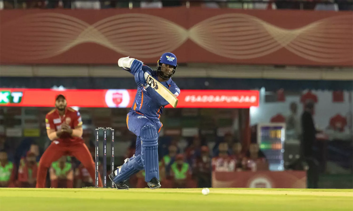 മൊഹാലിയിൽ പഞ്ചാബ് ബൗളർമാരെ പഞ്ഞിക്കിട്ട് ലഖ്നൗ; പിറന്നത് സീസണിലെ ഏറ്റവും ഉയർന്ന ടോട്ടൽ