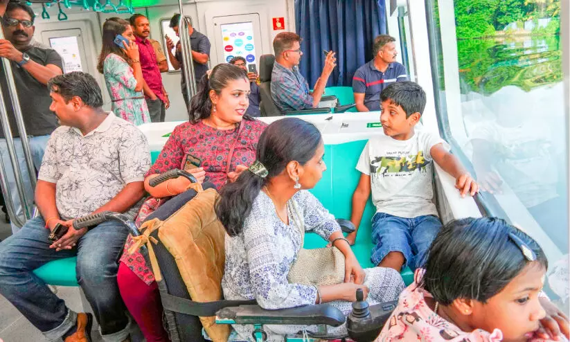 വൈറ്റില-കാക്കനാട് റൂട്ടിലും ജല മെട്രോ കുതിപ്പ് തുടങ്ങി വൈറ്റില-കാക്കനാട് റൂട്ടിലും ജല മെട്രോ കുതിപ്പ് തുടങ്ങി