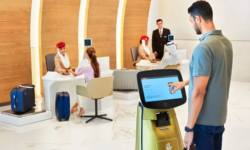 സാറ എത്തി; ഇനി ചെക് ഇൻ ചെയ്യാൻ റോബോട്ട് സാറ എത്തി; ഇനി ചെക് ഇൻ ചെയ്യാൻ റോബോട്ട്