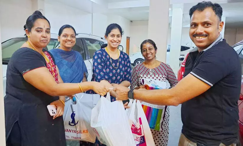 ഇടപ്പാളയം ബഹ്റൈൻ പാഠപുസ്തക വിതരണം നടത്തി ഇടപ്പാളയം ബഹ്റൈൻ പാഠപുസ്തക വിതരണം നടത്തി