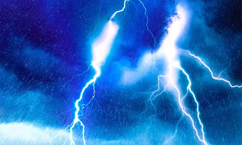 കേരളത്തിൽ മേയ് രണ്ട് വരെ ഒറ്റപ്പെട്ടയിടങ്ങളിൽ ഇടിമിന്നലോട് കൂടിയ മഴക്ക് സാധ്യത കേരളത്തിൽ മേയ് രണ്ട് വരെ ഒറ്റപ്പെട്ടയിടങ്ങളിൽ ഇടിമിന്നലോട് കൂടിയ മഴക്ക് സാധ്യത