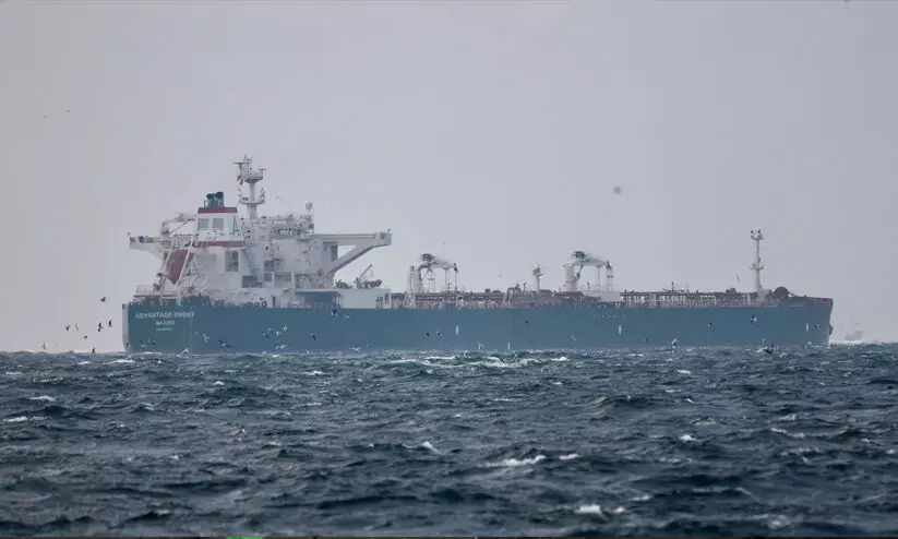 യു.എസിലേക്ക് പോയ എണ്ണക്കപ്പൽ ഇറാൻ പിടിച്ചെടുത്തു; കപ്പലിൽ ഇന്ത്യക്കാരായ 24 ജീവനക്കാർ യു.എസിലേക്ക് പോയ എണ്ണക്കപ്പൽ ഇറാൻ പിടിച്ചെടുത്തു; കപ്പലിൽ ഇന്ത്യക്കാരായ 24 ജീവനക്കാർ