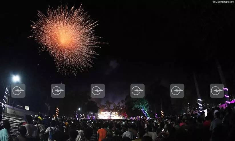 പൊരിച്ചു, സാമ്പിൾ; പൂര വർണത്തിൽ തൃശൂർ; ഭംഗിയിൽ തിരുവമ്പാടി, ശബ്ദത്തിൽ പാറമേക്കാവ്