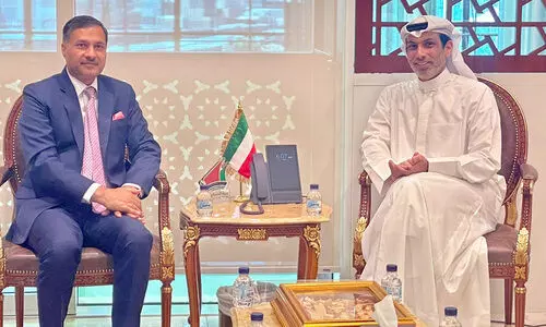 ഇ​ന്ത്യ​ൻ അം​ബാ​സ​ഡ​ർ കു​വൈ​ത്ത് മ​ന്ത്രി​യു​മാ​യി കൂ​ടി​ക്കാ​ഴ്ച ന​ട​ത്തി