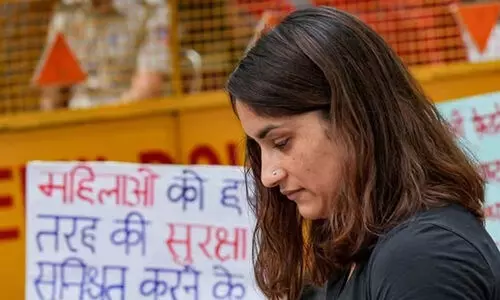 ഭരണസംവിധാനത്തെ ഭയമാണോ ? ക്രിക്കറ്റ് താരങ്ങളുടെ മൗനത്തിനെതിരെ വിനേഷ് ഫോഗട്ട്