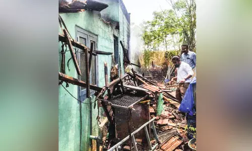 നിലമ്പൂർ പയ്യംപള്ളിയിൽ വീട് കത്തിനശിച്ചു