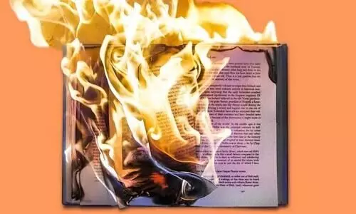 ച​രി​ത്ര​ത്തി​ന്റെ നി​റം