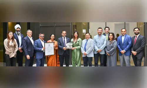 ദു​ബൈ ബി​സി​ന​സ് എ​ക്സ​ല​ന്‍സ് അ​വാ​ര്‍ഡ് ആ​സ്റ്റ​റി​ന്​