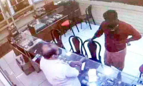 ഉടമയെ കബളിപ്പിച്ച് ജ്വല്ലറിയിൽനിന്ന്​ മൂന്നു പവൻ മോഷ്ടിച്ചു