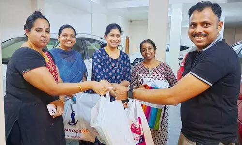 ഇ​ട​പ്പാ​ള​യം ബ​ഹ്‌​റൈ​ൻ പാ​ഠ​പു​സ്ത​ക വി​ത​ര​ണം ന​ട​ത്തി