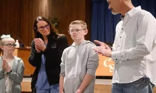 66 വിദ്യാർഥികളുമായി പോയ ബസിൽ ഡ്രൈവർക്ക് ബോധം പോയി; രക്ഷകനായി ഏഴാം ക്ലാസുകാരൻ- വിഡിയോ വൈറൽ 66 വിദ്യാർഥികളുമായി പോയ ബസിൽ ഡ്രൈവർക്ക് ബോധം പോയി; രക്ഷകനായി ഏഴാം ക്ലാസുകാരൻ- വിഡിയോ വൈറൽ