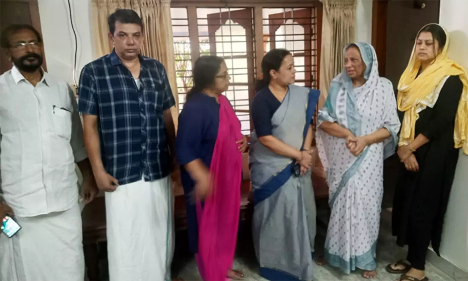 മാമുക്കോയയുടെ വീട് വീണ ജോര്‍ജ് സന്ദര്‍ശിച്ചു