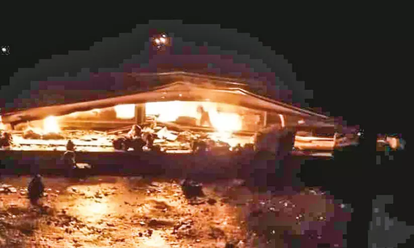 ബേ​ക്ക​റി​യി​ൽ വ​ൻ തീ​പി​ടി​ത്തം: 10 ല​ക്ഷം രൂ​പ​യു​ടെ ന​ഷ്ടം